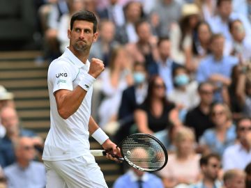 Novak Djokovic derrota a Berrettini en la final de Wimbledon y gana su 20º Grand Slam