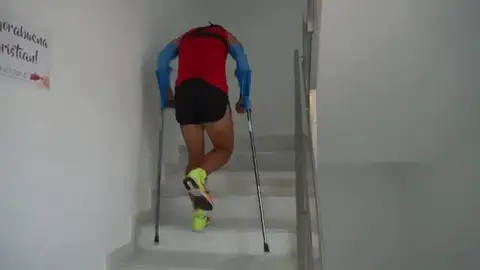 Christian López, nuevo récord Guinness tras subir más de 100 pisos con muletas en una hora Christian López, nuevo récord Guinness tras subir más de 100 pisos con muletas en una hora