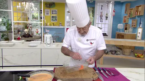 El truco de Karlos Arguiñano para que no se te pegue el pastel al molde El truco de Karlos Arguiñano para que no se te pegue el pastel al molde