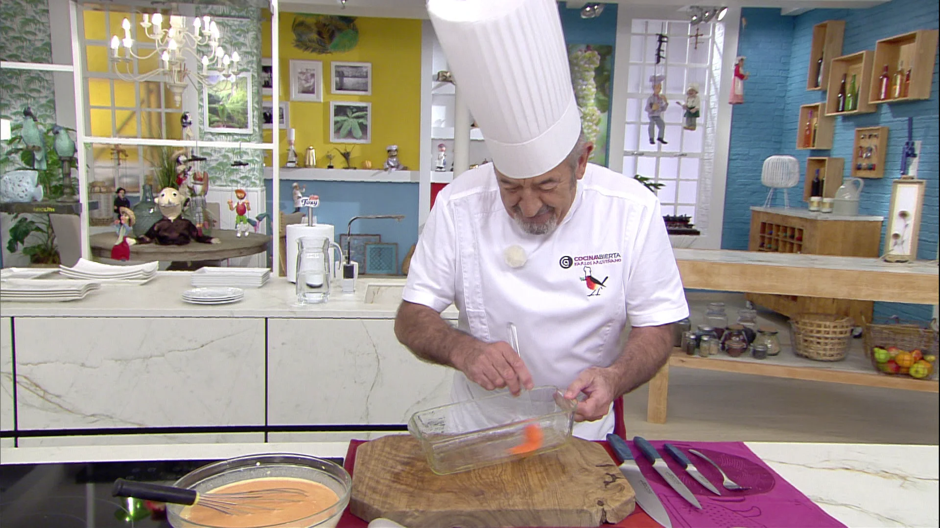 El truco de Karlos Argui&ntilde;ano para que no se te pegue el pastel al molde