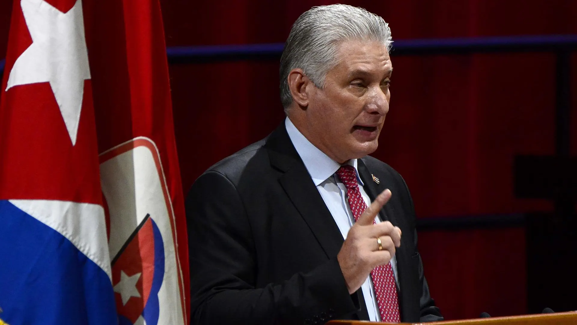 El presidente de Cuba, en un mensaje televisado: "Buscan fracturar la unidad de nuestro pueblo"