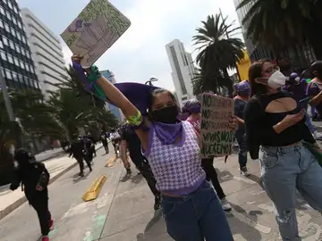 Una joven asesina al hombre que la violó cuando era una niña Una joven asesina al hombre que la violó cuando era una niña