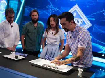 Marron sorprende haciendo desaparecer objetos con una misteriosa solución Marron sorprende haciendo desaparecer objetos con una misteriosa solución