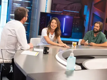 Anna Castillo y Carlos Cuevas explican el novedoso lenguaje sexual a Pablo Motos Anna Castillo y Carlos Cuevas explican el novedoso lenguaje sexual a Pablo Motos