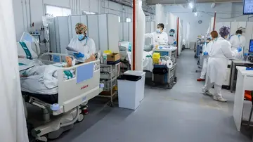 El aumento de contagios de coronavirus amenaza la situación de los hospitales con las UCI cada vez más llenas El aumento de contagios de coronavirus amenaza la situación de los hospitales con las UCI cada vez más llenas