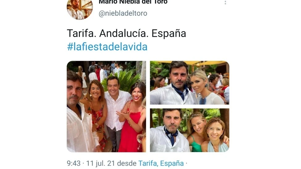 Una foto de Juanma Moreno sin mascarilla y sin distancia de seguridad en una boda desata la pol&eacute;mica