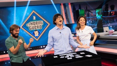 Adivinar la carta… ¿deletreando? Luis Piedrahita enamora con su magia a Anna Castillo y Carlos Cuevas