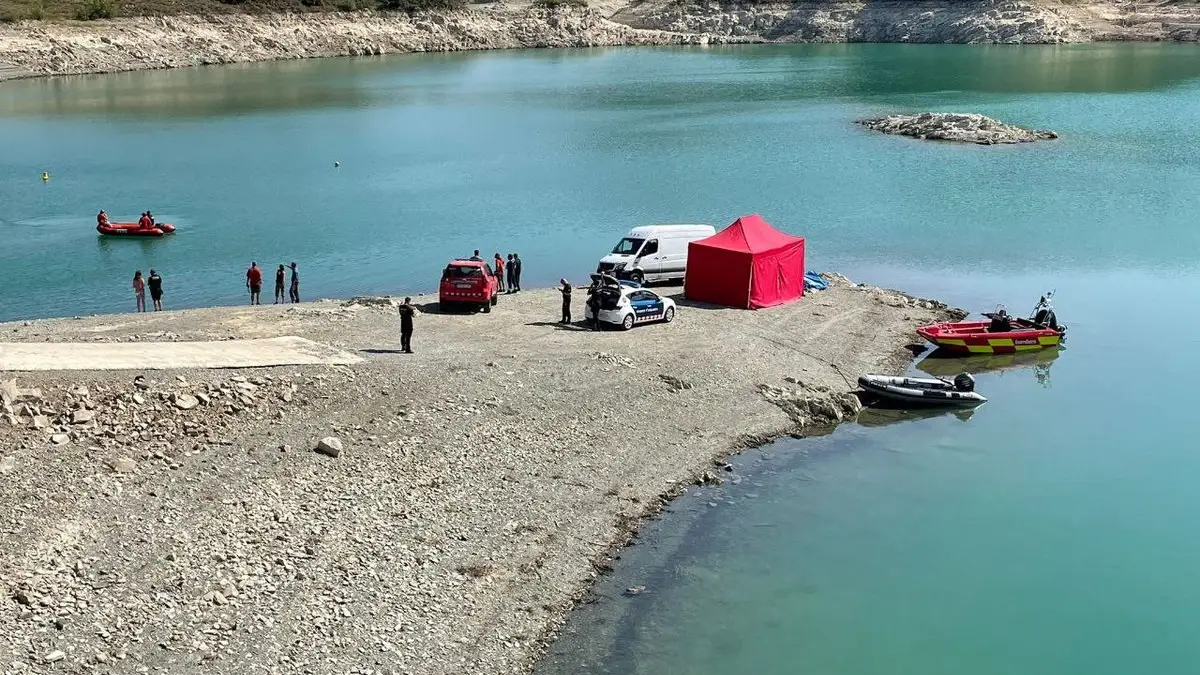 Los bomberos buscan a un joven de 29 a&ntilde;os desaparecido en el pantano de Siurana