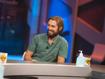 ¡Qué manera de romper el hielo!: Carlos Cuevas desvela lo primero que hizo al conocer a María León ¡Qué manera de romper el hielo!: Carlos Cuevas desvela lo primero que hizo al conocer a María León