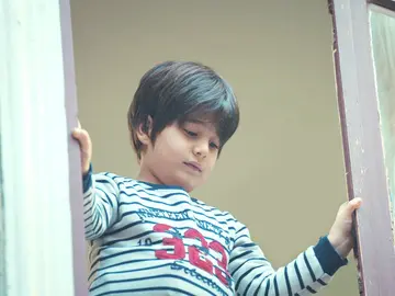 ¡Sirin intenta matar a Doruk! Le incita a tirarse por la ventana de su casa ¡Sirin intenta matar a Doruk! Le incita a tirarse por la ventana de su casa