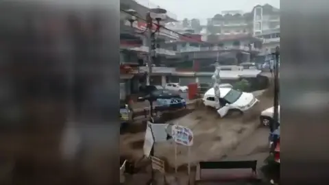 Las inundaciones provocan grandes daños en la India Las inundaciones provocan grandes daños en la India
