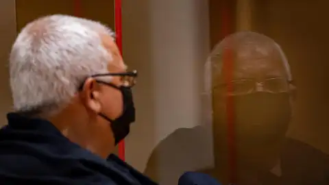 El fotógrafo acusado de pornografía infantil hacía fotos desnudas con la excusa de convertirlas en modelos El fotógrafo acusado de pornografía infantil hacía fotos desnudas con la excusa de convertirlas en modelos