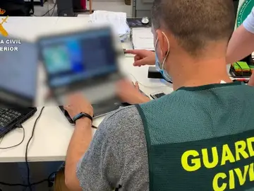 Foto de archivo de un agente de la Guardia Civil Foto de archivo de un agente de la Guardia Civil