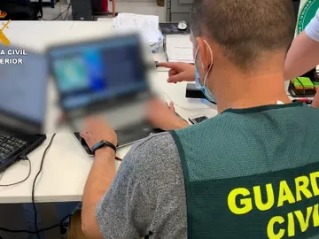 Foto de archivo de un agente de la Guardia Civil Foto de archivo de un agente de la Guardia Civil