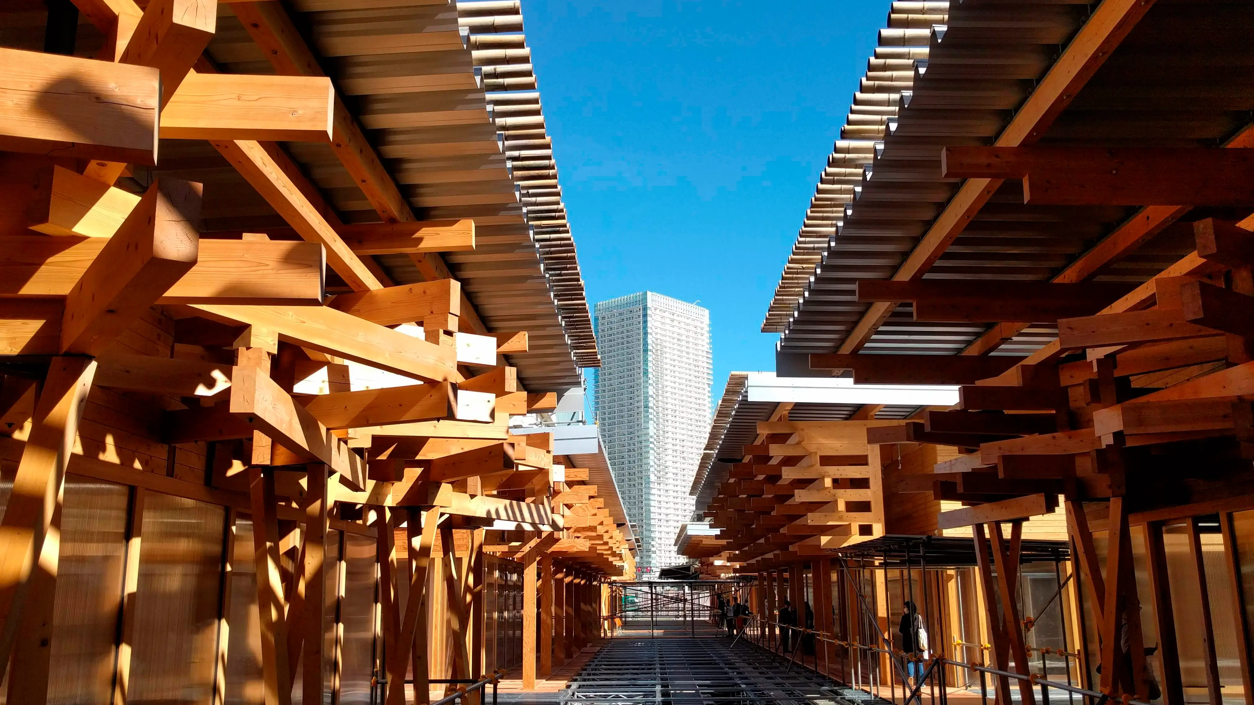 Vista exterior de la Plaza de la Villa Olímpica en Tokio Vista exterior de la Plaza de la Villa Olímpica en Tokio