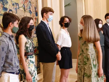 La princesa Leonor conoce a algunos de sus futuros compañeros La princesa Leonor conoce a algunos de sus futuros compañeros