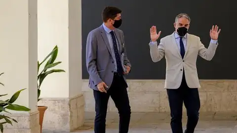 Sevilla frena el ritmo de vacunación contra el coronavirus por falta de dosis Sevilla frena el ritmo de vacunación contra el coronavirus por falta de dosis