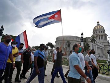 España sigue "de cerca los acontecimientos" de Cuba y pide que se "respete el derecho de manifestarse libremente"
