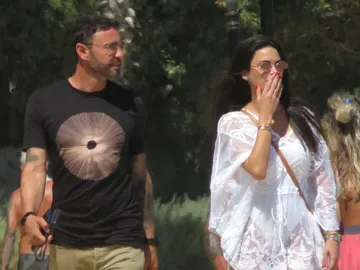 Carla Barber y su acompañante Carla Barber y su acompañante