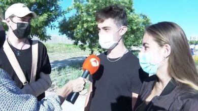 Ilusión entre los jóvenes de Madrid por recibir la vacuna: 
