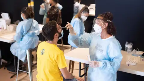 España supera los 4 millones de contagios desde que comenzó la pandemia con la trasmisión del coronavirus disparada España supera los 4 millones de contagios desde que comenzó la pandemia con la trasmisión del coronavirus disparada