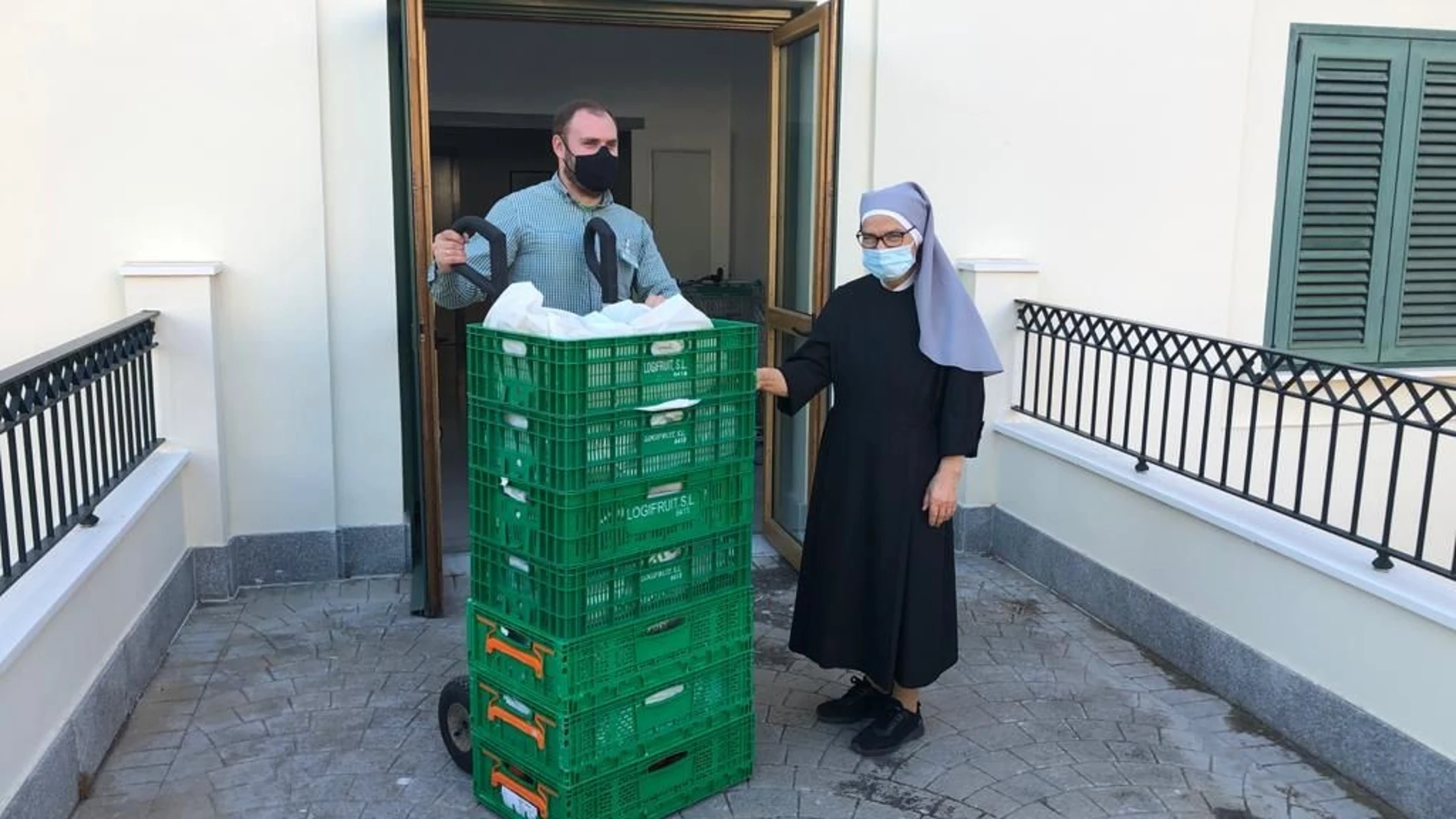 Mercadona dona alimentos a Las Hermanitas de los Pobres de Sevilla a diario para los ancianos residentes