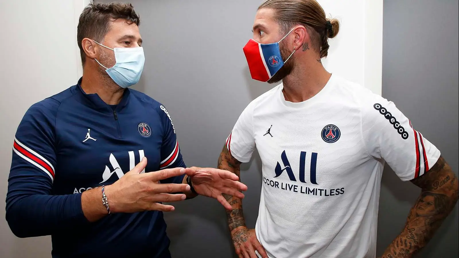 Sergio Ramos conversa con el entrenador del París Saint-Germain, Mauricio Pochettino Sergio Ramos conversa con el entrenador del París Saint-Germain, Mauricio Pochettino