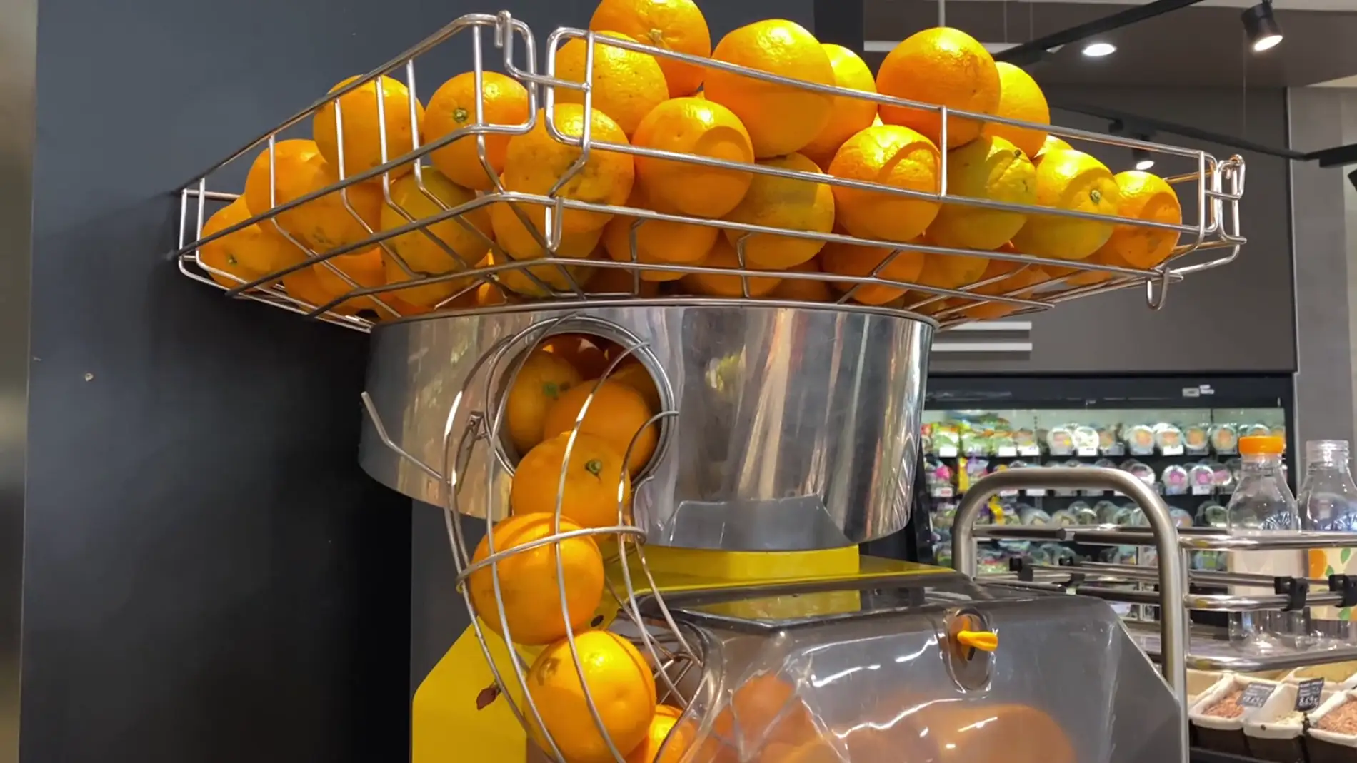 ¿Es saludable el zumo de naranja recién exprimido de los supermercados?