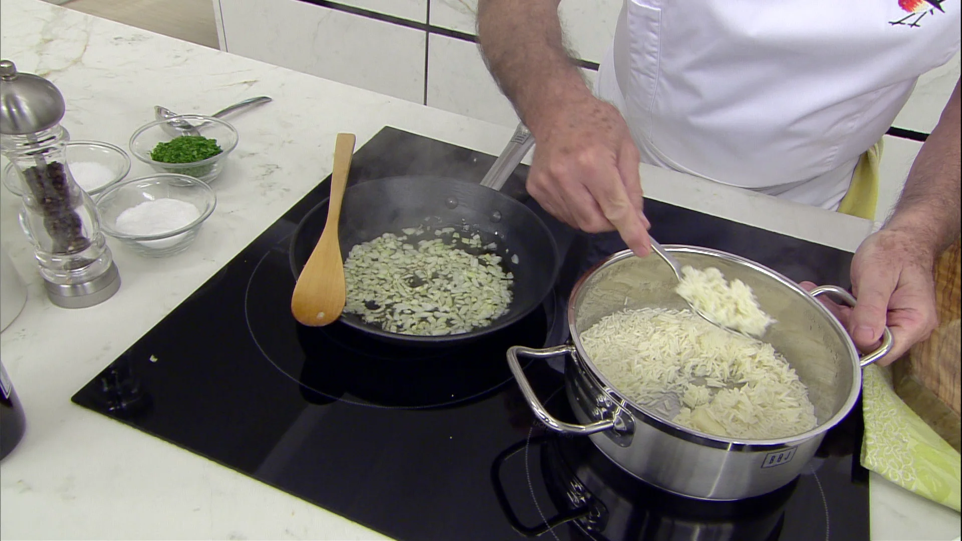 Karlos Arguiñano te enseña una manera original y muy sabrosa de marcar el arroz Karlos Arguiñano te enseña una manera original y muy sabrosa de marcar el arroz