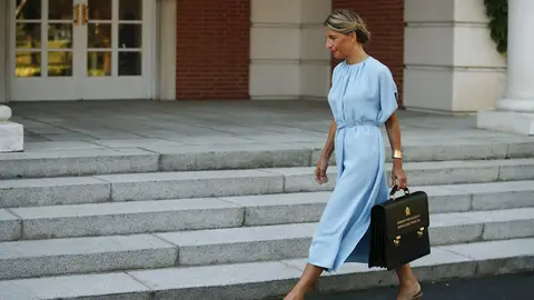 La vicepresidenta segunda y ministra de Trabajo y Economía Social, Yolanda Díaz, llega al Palacio de la Moncloa este martes para asistir a la primera reunión del Consejo de Ministros del nuevo gabinete de Pedro Sánchez La vicepresidenta segunda y ministra de Trabajo y Economía Social, Yolanda Díaz, llega al Palacio de la Moncloa este martes para asistir a la primera reunión del Consejo de Ministros del nuevo gabinete de Pedro Sánchez
