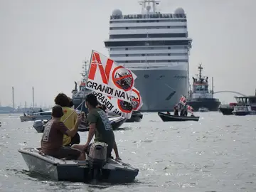 Italia prohíbe el paso de cruceros frente a Venecia a partir de agosto Italia prohíbe el paso de cruceros frente a Venecia a partir de agosto