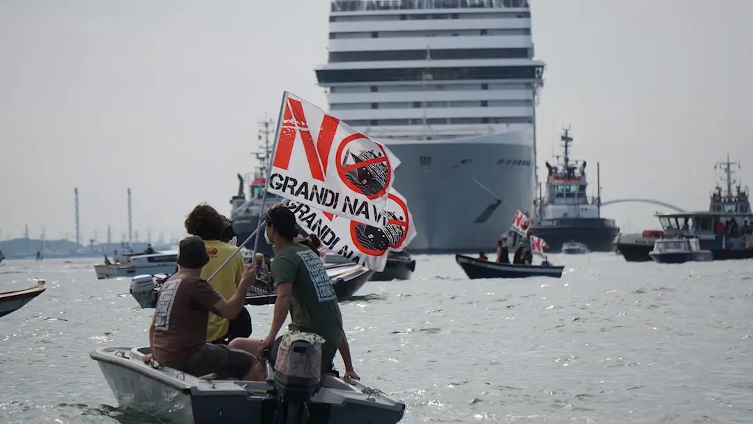 Italia proh&iacute;be el paso de cruceros frente a Venecia a partir de agosto