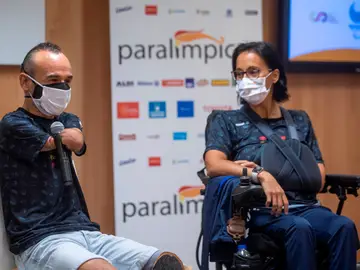 El abanderado Ricardo Ten y la nadadora Teresa Perales durante la presentación del equipo español paralímpico El abanderado Ricardo Ten y la nadadora Teresa Perales durante la presentación del equipo español paralímpico