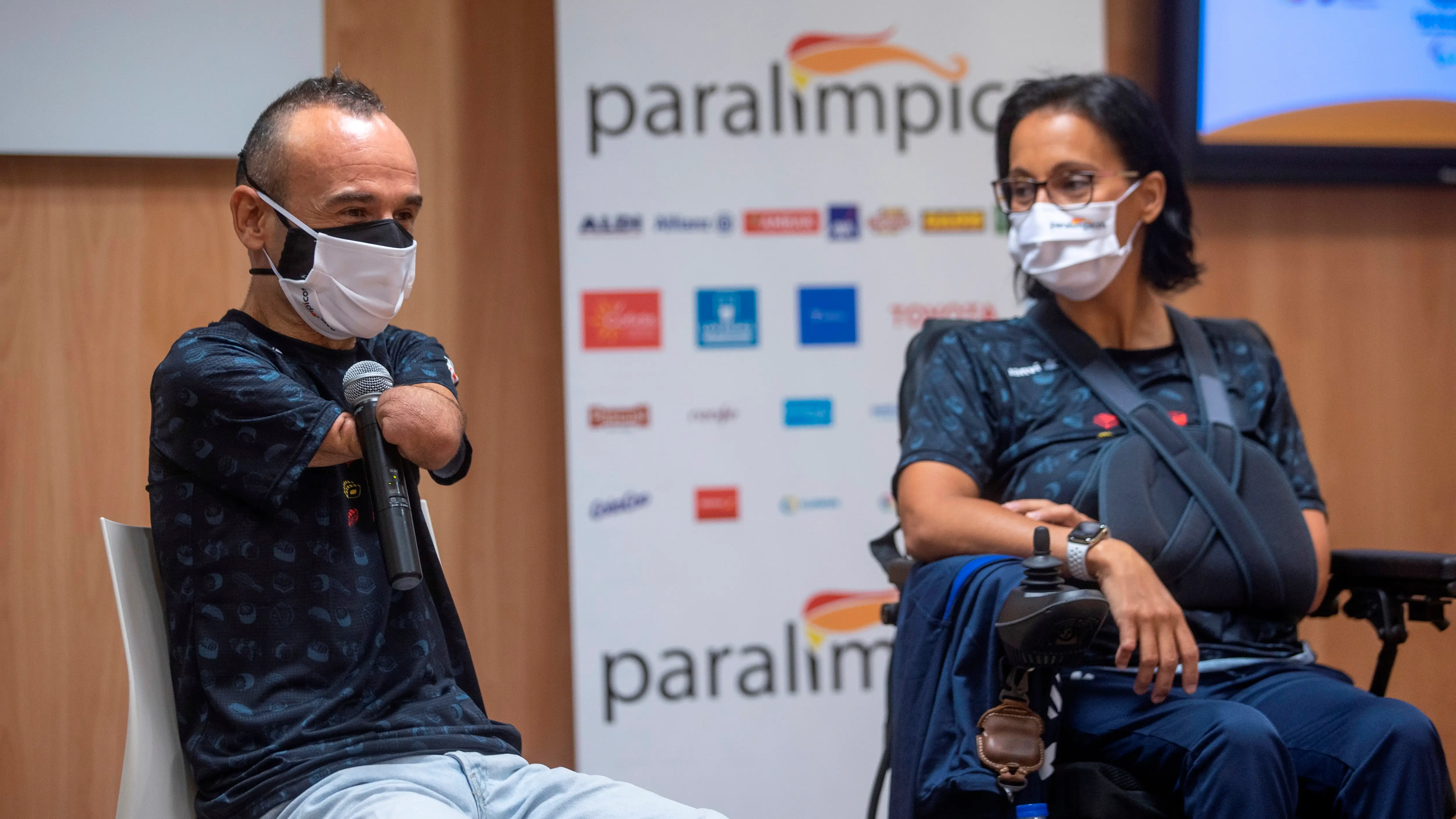 El abanderado Ricardo Ten y la nadadora Teresa Perales durante la presentación del equipo español paralímpico El abanderado Ricardo Ten y la nadadora Teresa Perales durante la presentación del equipo español paralímpico