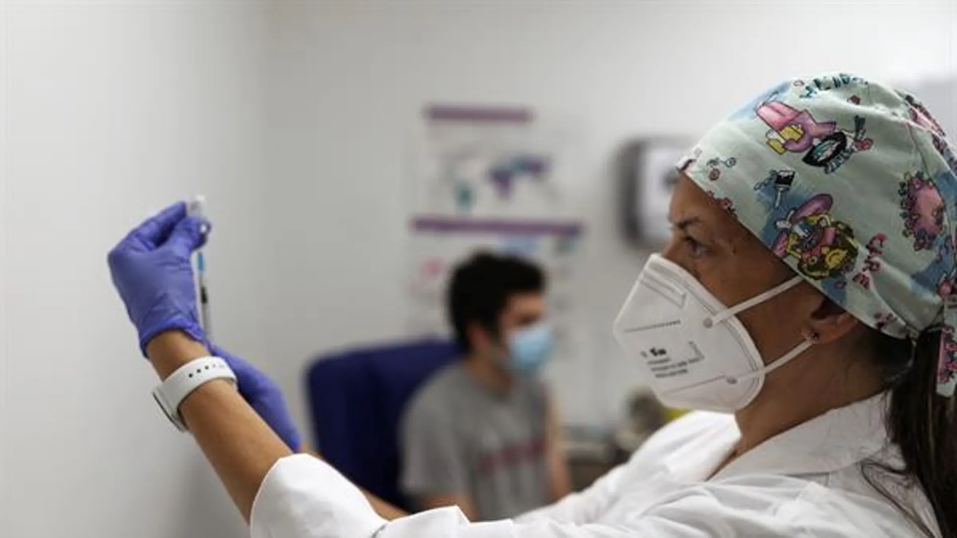 El 72% de los ingresados en UCI por coronavirus en Andalucía son ‘negacionistas’ de entre 50 y 60 años