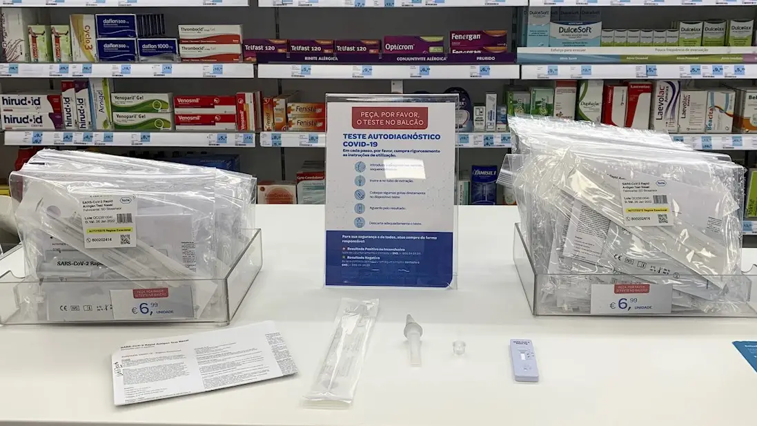Todo lo que necesitas saber sobre los test de autodiagn&oacute;stico de la COVID-19 que se venden en farmacias sin prescripci&oacute;n m&eacute;dica