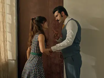 Tenso encuentro entre Züleyha y Demir en la cárcel Tenso encuentro entre Züleyha y Demir en la cárcel