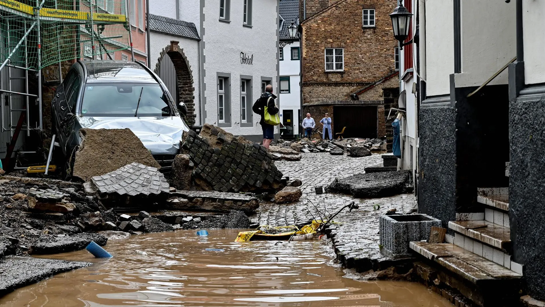 Decenas de desaparecidos en Alemania por los derrumbes y las inundaciones tras días de tormenta.