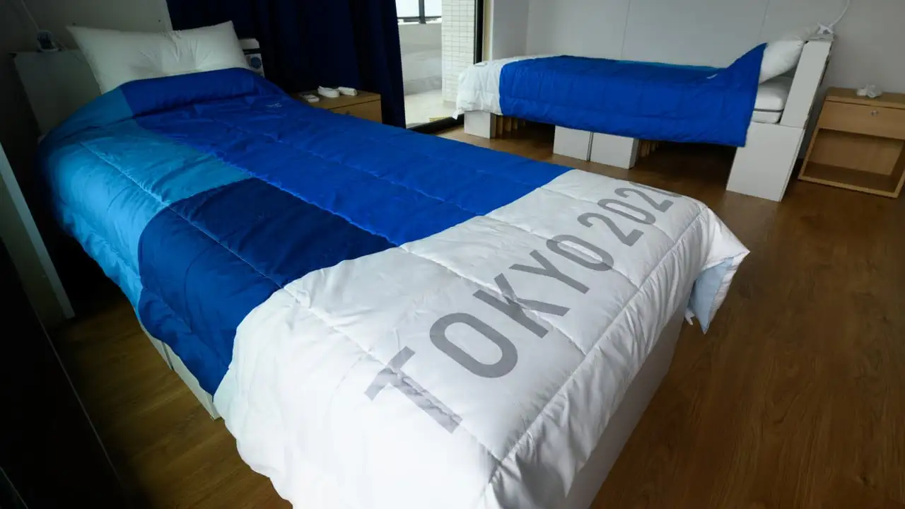 Los organizadores de los JJOO de Tokio diseñan unas camas para que los deportistas no puedan tener relaciones en la Villa Olímpica Los organizadores de los JJOO de Tokio diseñan unas camas para que los deportistas no puedan tener relaciones en la Villa Olímpica