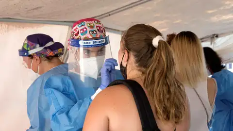 La trasmisión del coronavirus ya duplica el riesgo extremo de contagios con una incidencia por encima de 500 La trasmisión del coronavirus ya duplica el riesgo extremo de contagios con una incidencia por encima de 500