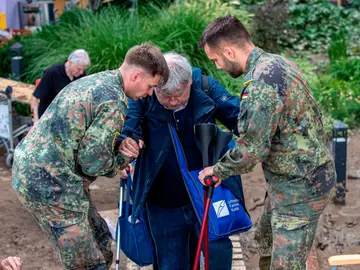 Rescatan a un hombre en las inundaciones de Alemania