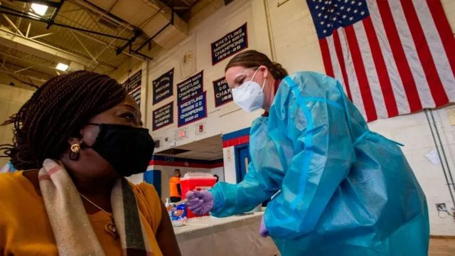 Nueva York pagará 100 dólares a quienes se vacunen contra el coronavirus Nueva York pagará 100 dólares a quienes se vacunen contra el coronavirus