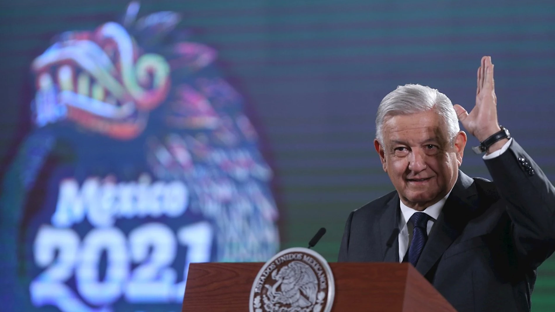 El presidente de México, Andrés Manuel López Obrador, habla durante su conferencia de prensa matutina en el Palacio Nacional de la Ciudad de México