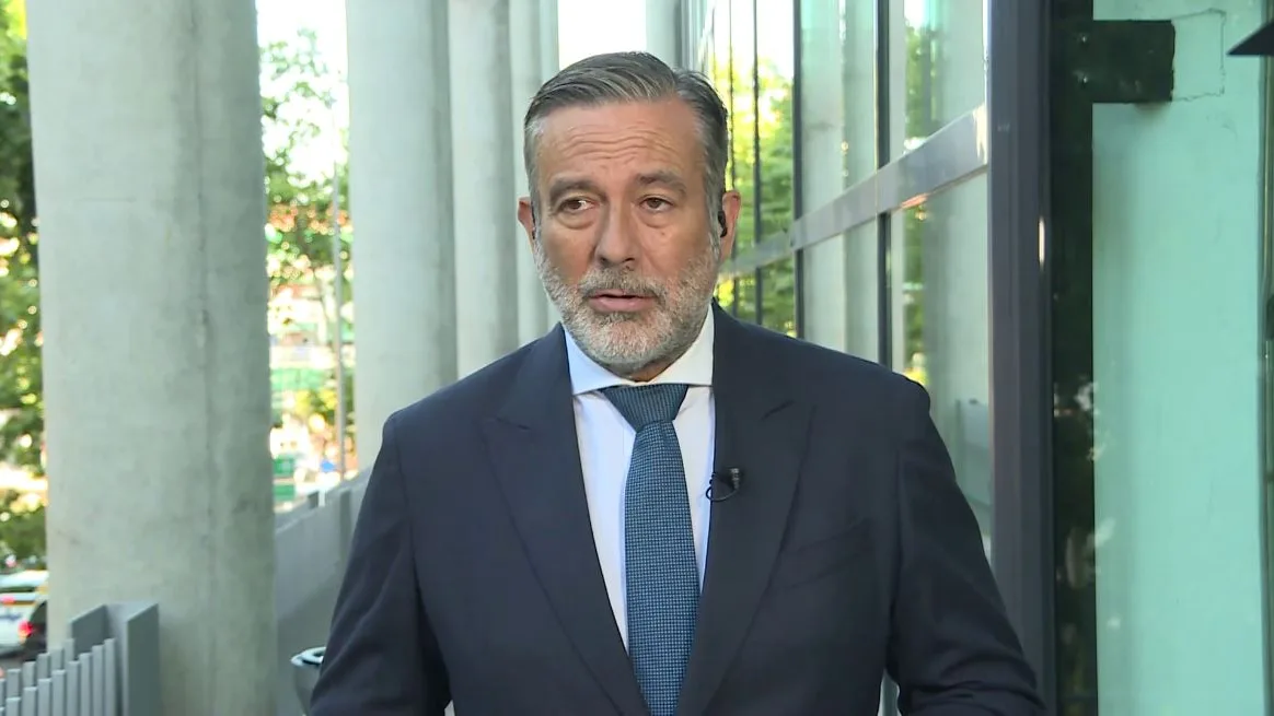 Enrique López. Enrique López.