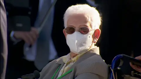 Araceli Hidalgo, la primera mujer vacunada contra el coronavirus pide a los jóvenes "que respeten la pandemia" Araceli Hidalgo, la primera mujer vacunada contra el coronavirus pide a los jóvenes "que respeten la pandemia"