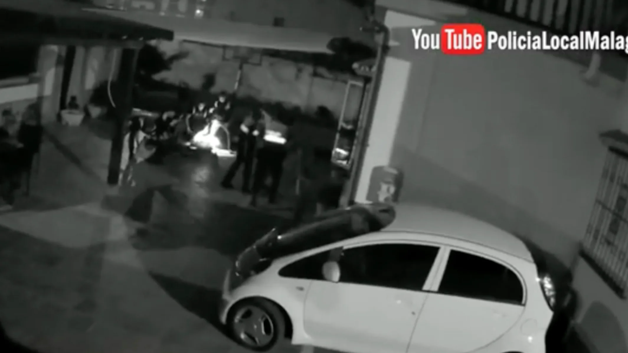 La Policía Local de Málaga ha detenido a siete individuos mientras robaban en un domicilio. La Policía Local de Málaga ha detenido a siete individuos mientras robaban en un domicilio.