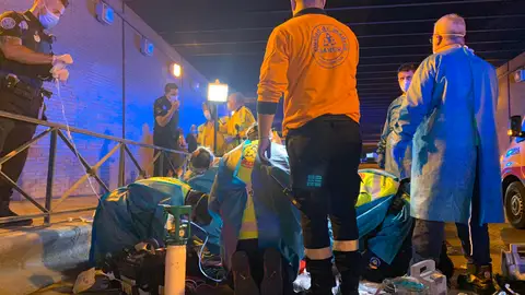 Los médicos intentan reanimar al joven apuñalado en Madrid Los médicos intentan reanimar al joven apuñalado en Madrid
