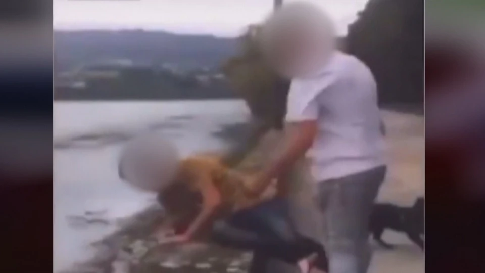 Un joven agrede a un niño autista en Pontedeume, en Galicia Un joven agrede a un niño autista en Pontedeume, en Galicia