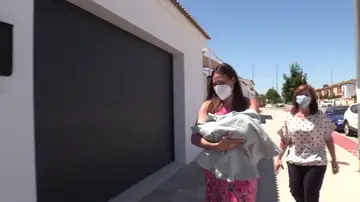 La seriedad de Jessica Bueno al regresar a casa tras el nacimiento de su hijo Alejandro 