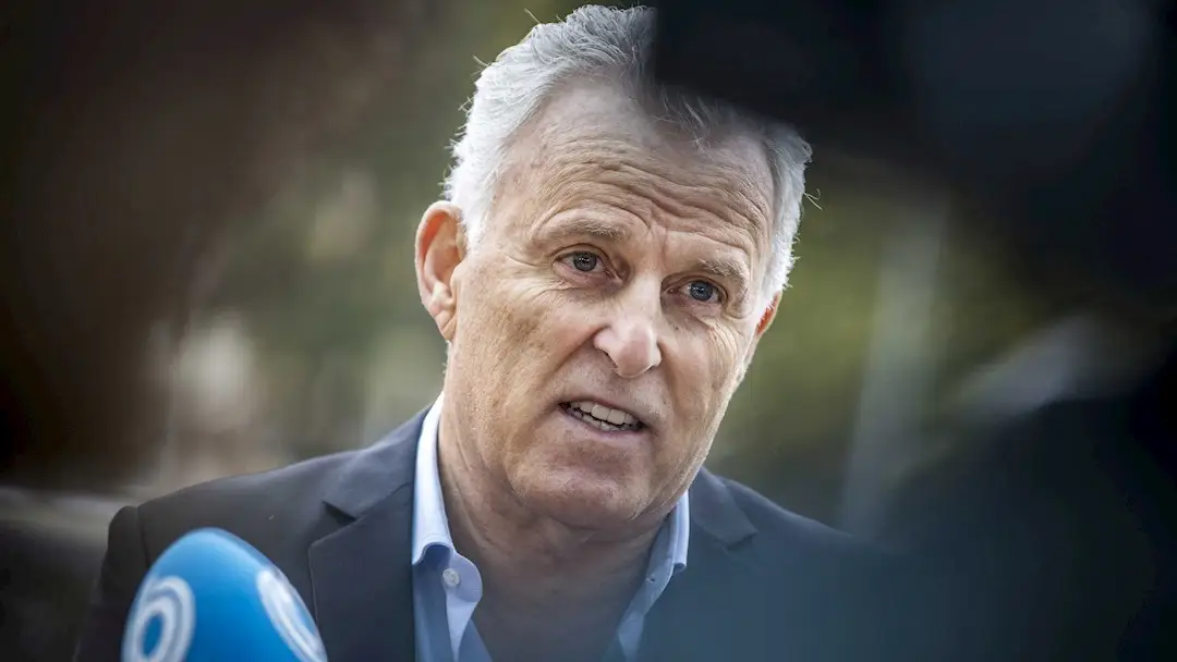 Muere el periodista neerlandés Peter R. de Vries tras el tiroteo que sufrió en Ámsterdam Muere el periodista neerlandés Peter R. de Vries tras el tiroteo que sufrió en Ámsterdam